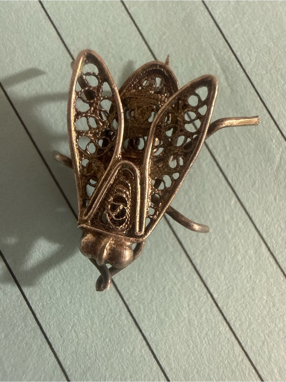 Vintage-Inspired Gold Filigree Bee Brooch - Elegant Women's Jewelry